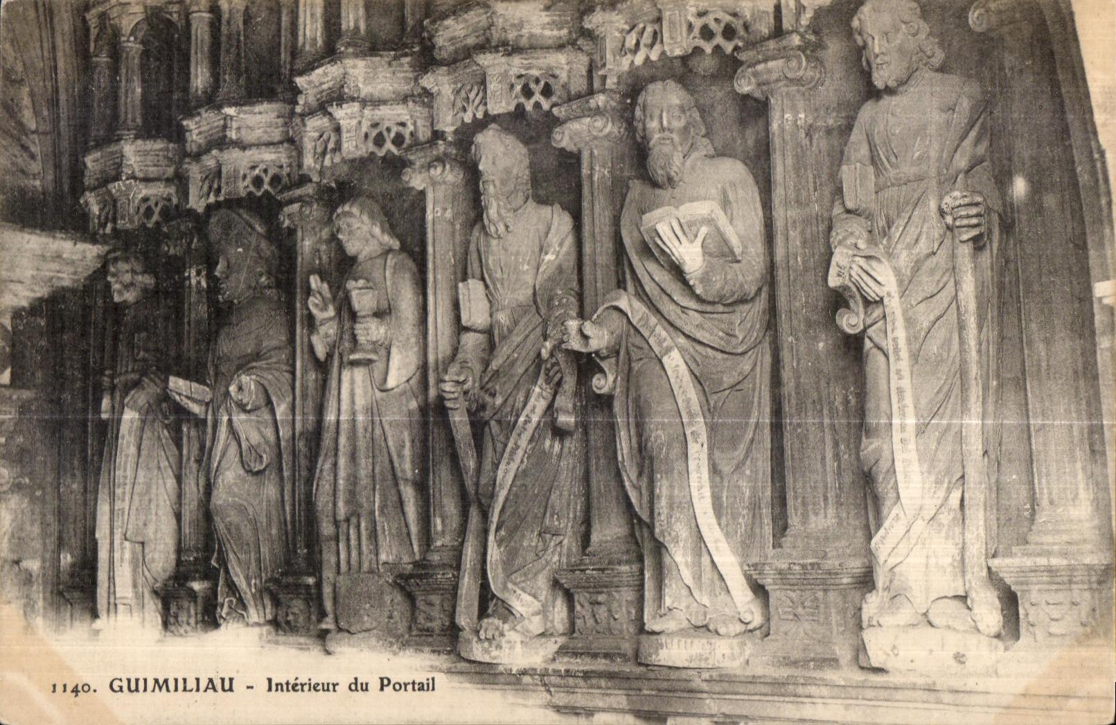 Guimiliau — Interior del Portal — editor anónimo, n° 1140