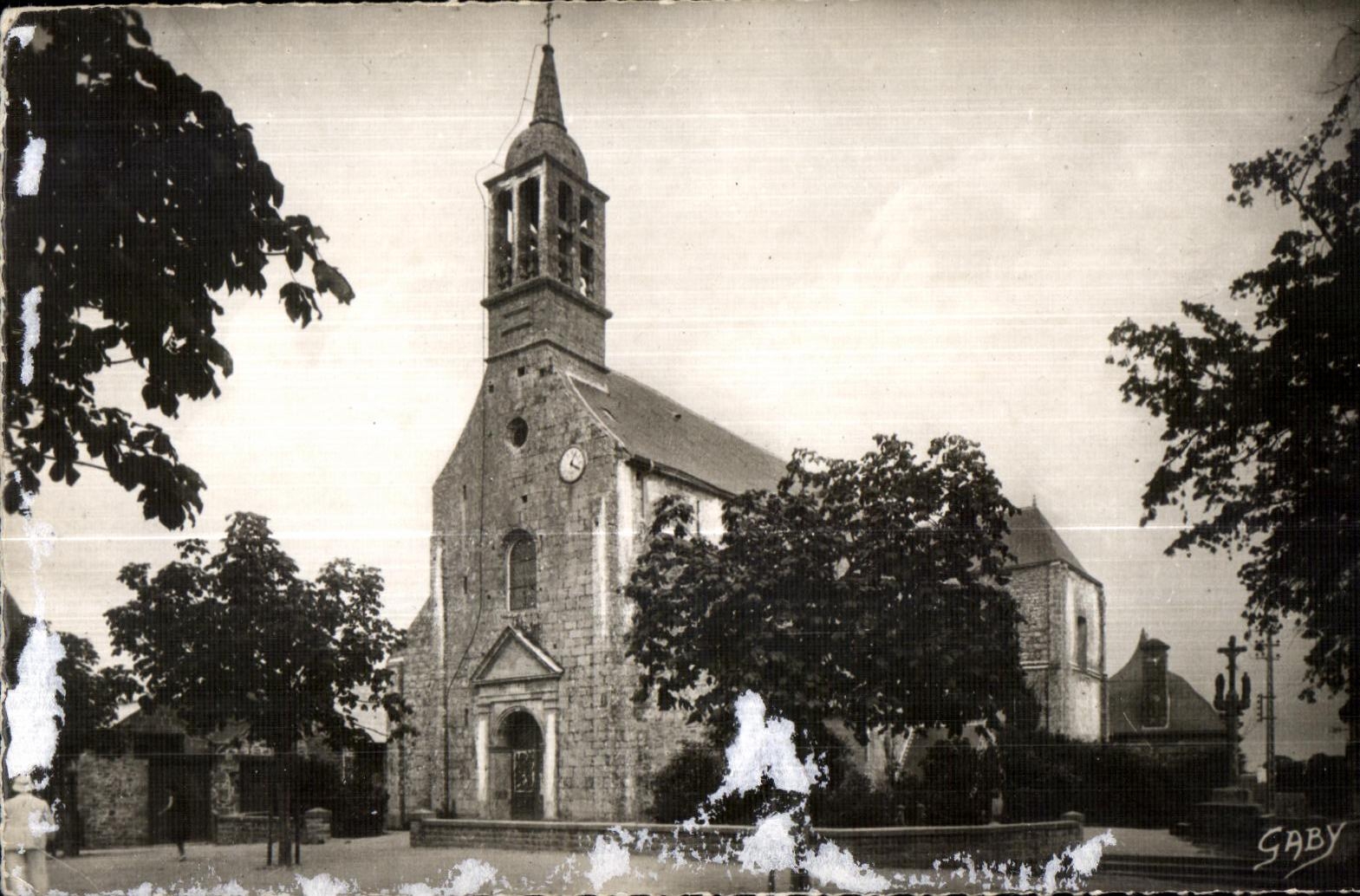 CPSM Fouesnant (Finistere) L Eglise et Le Calvaire