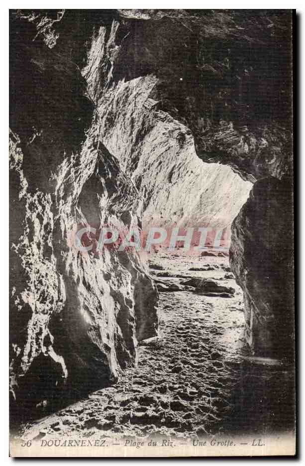 CPA Douarnenez Plage du Ris une Grotte