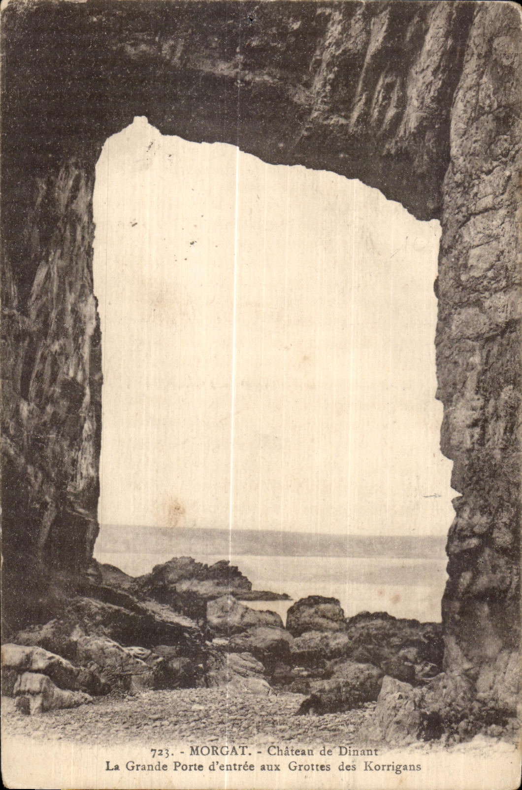 Morgat - La Grande Porte d'entrée aux Grottes des Korrigans — Château de Dinant — n°723