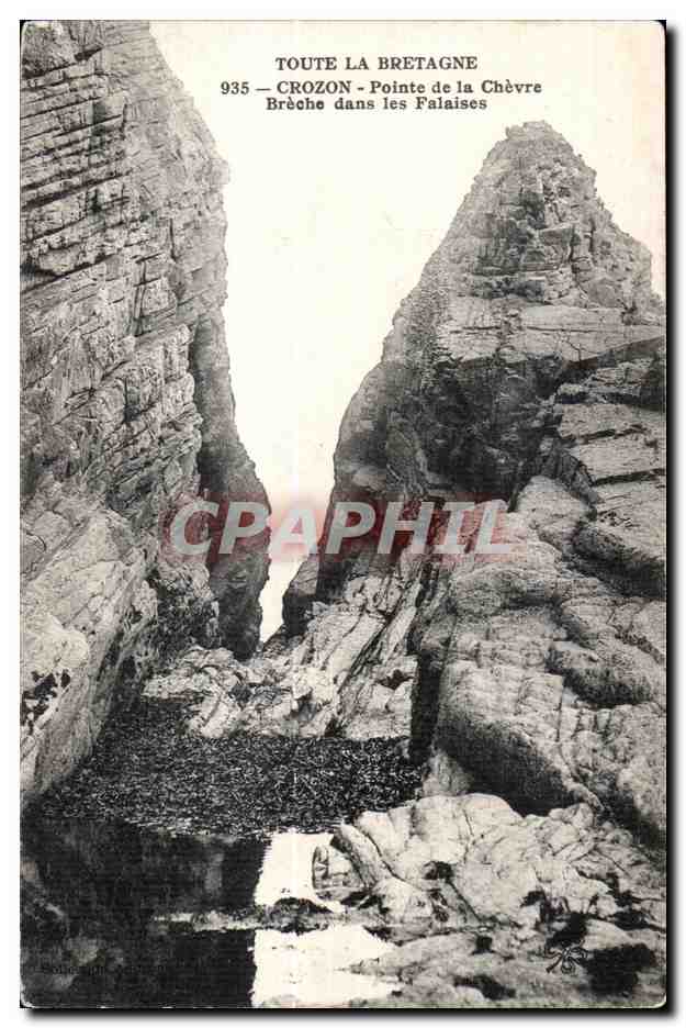 CPA Crozon Pointe de la chevre Breche dans les Falaises