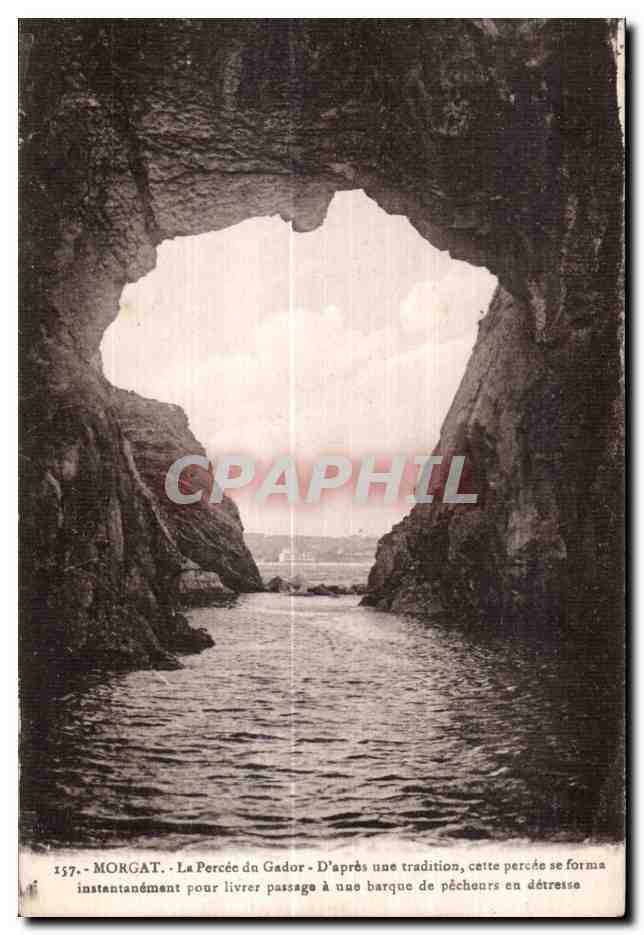 Morgat - La Percée du Gador — traditionnelle formation rocheuse — éditeur Le Dosté, photo Chateaulin