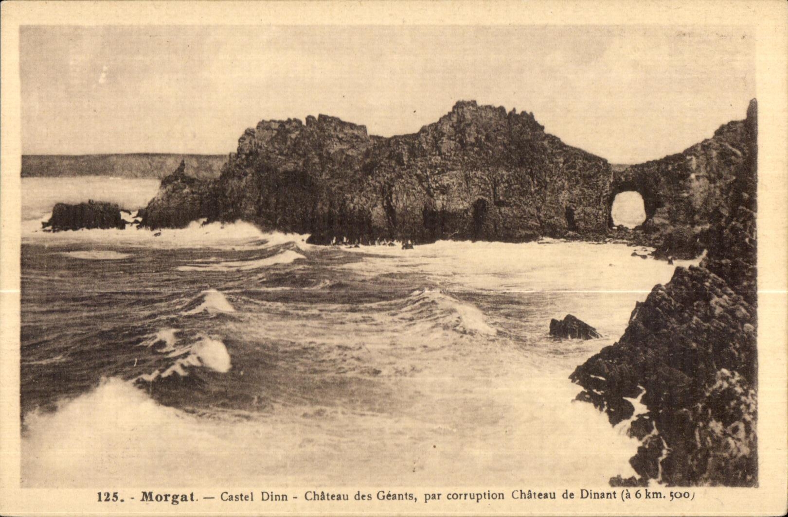 Morgat — Castel Dinn — Château des Géants, par corruption Château de Dinant (à 6 km. 500)