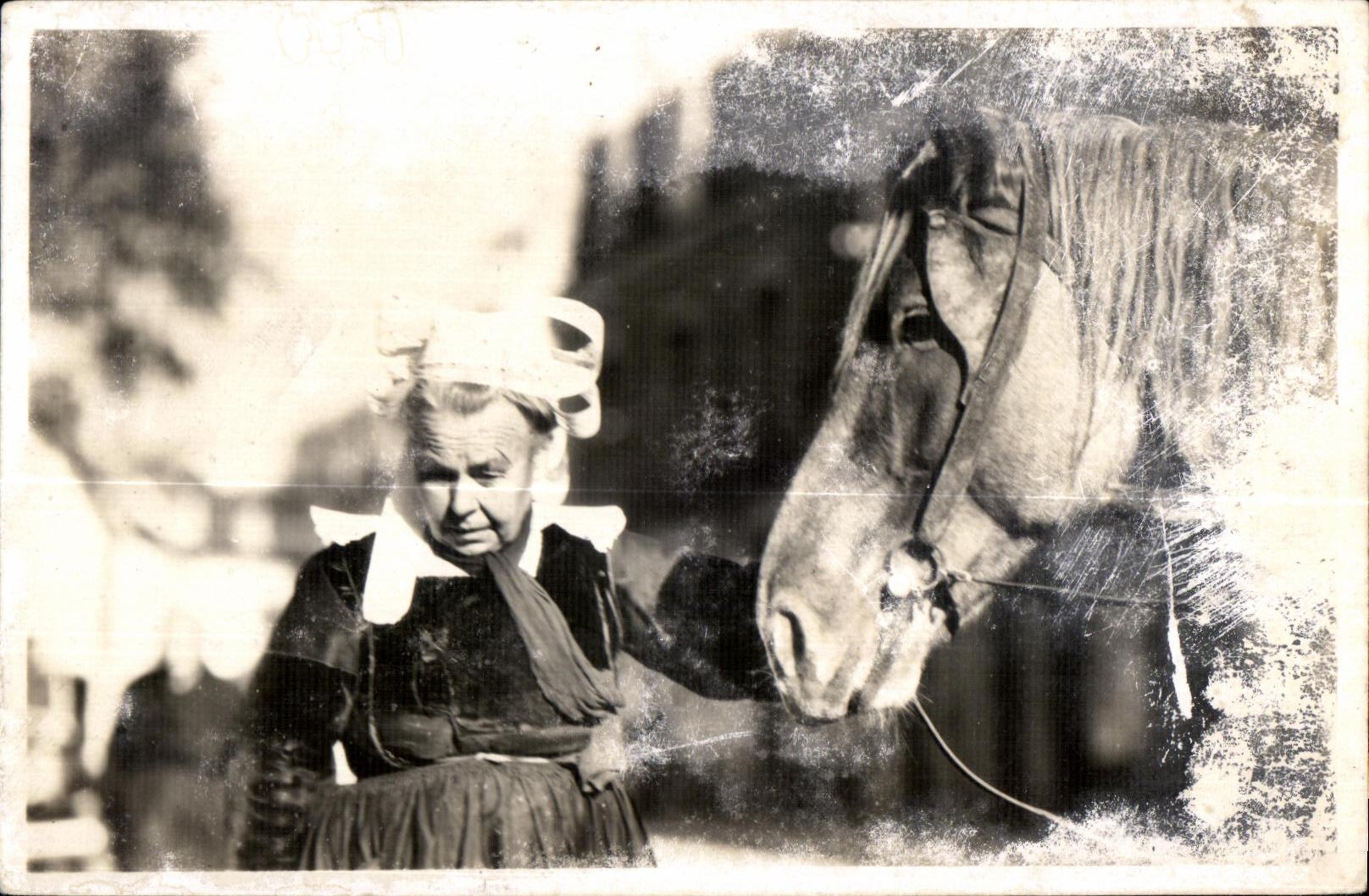 CPSM Concarneau (Finistere) La Bretagne Paysanne Bretonne Folklore Costume