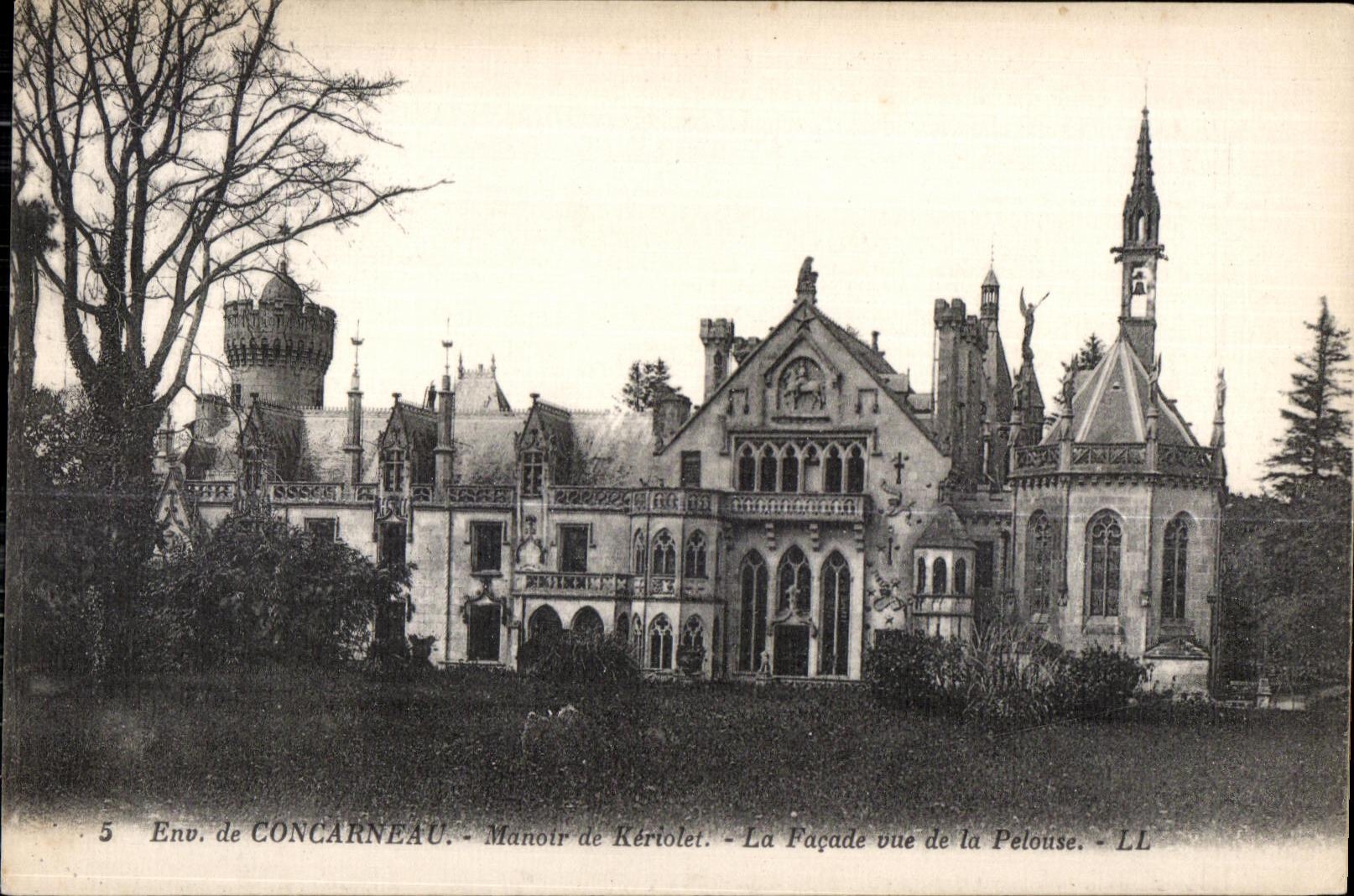 CPA Enu de Concarneau Manoir de Keriolet La Facade vue de la Pelouse