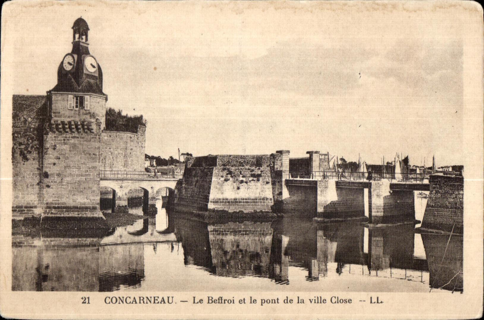 CPA Concarneau Le Beffroi et pont de la ville Close