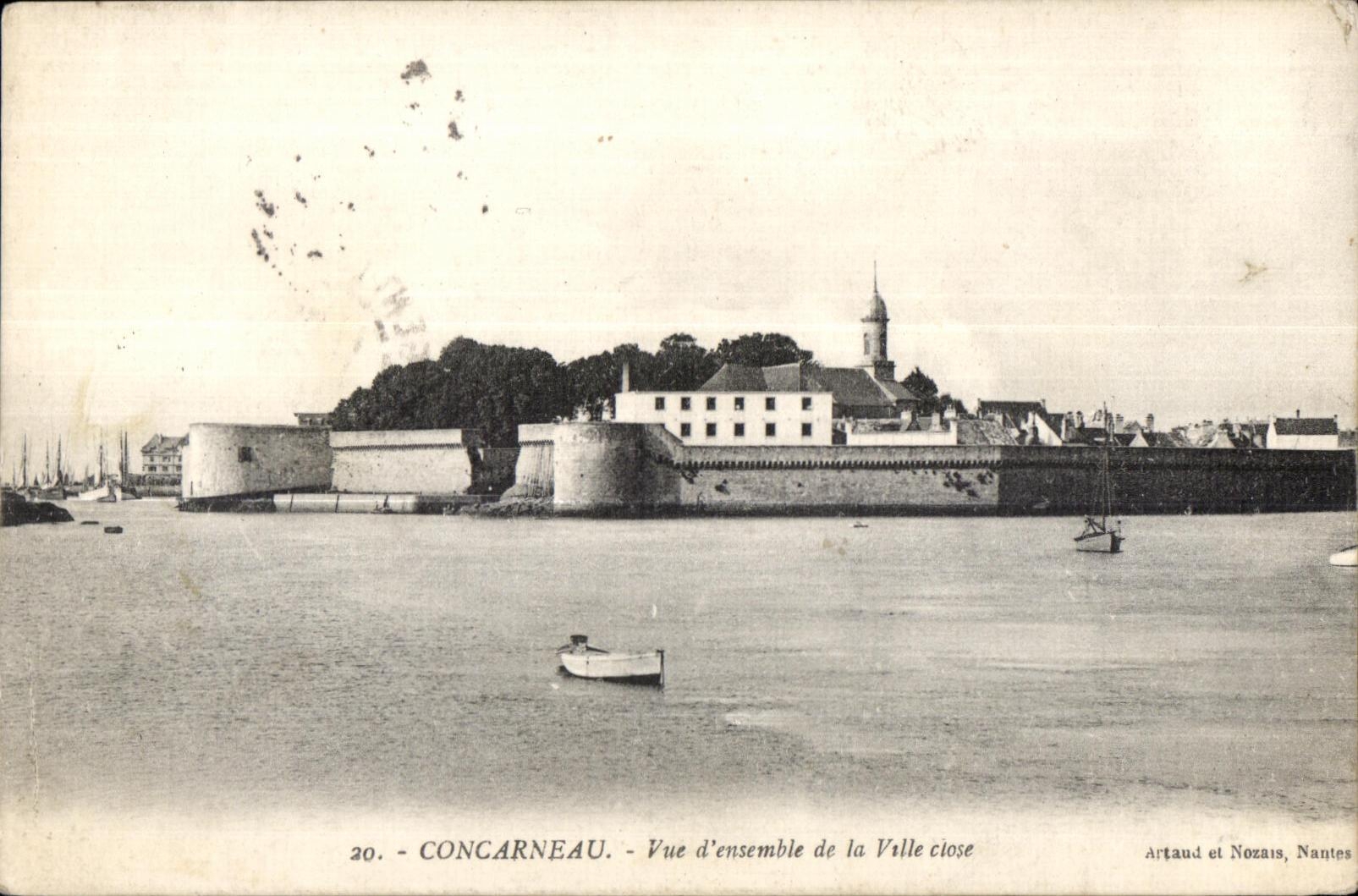 CPA Concarneau Vue d ensemble de la Ville close
