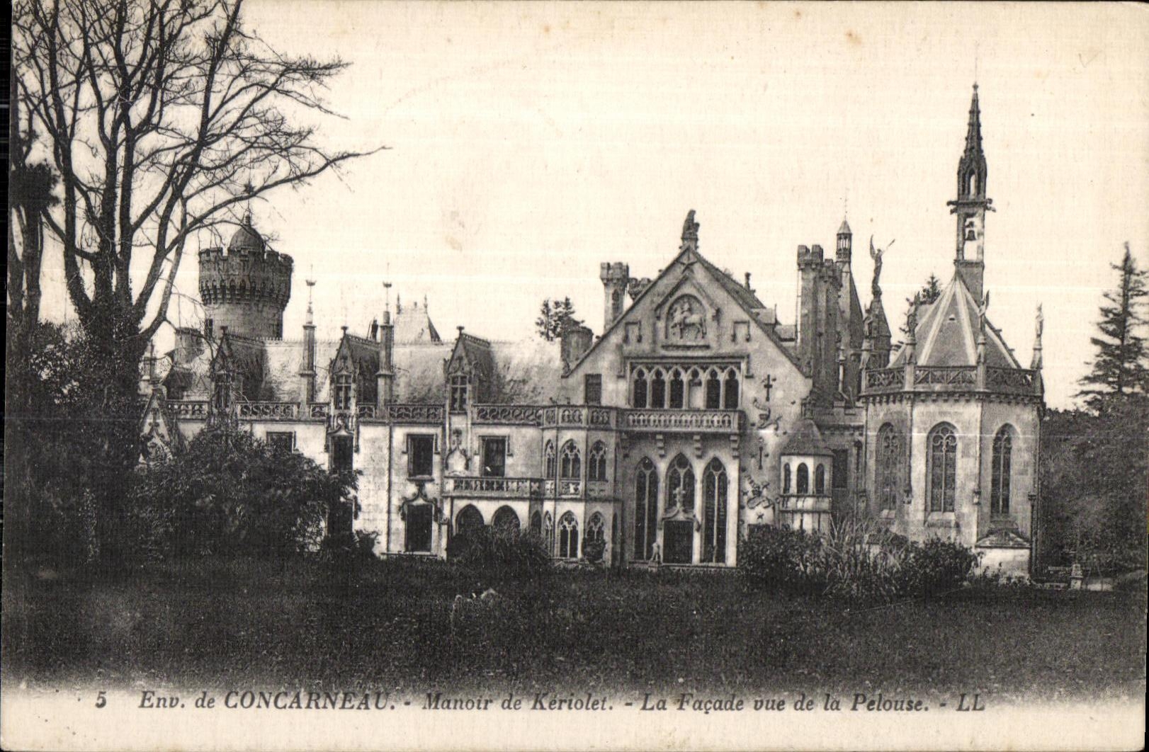 CPA Concarneau Manoir de Keriolet La Facade vue de la Pelouse
