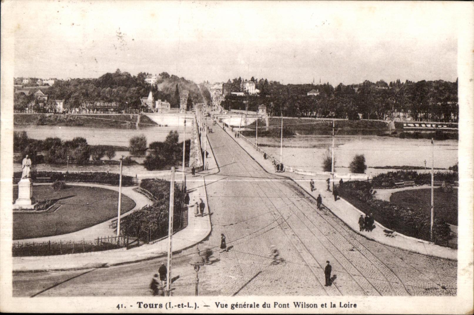 CPA Tours (I et I) Vue generale du Pont Wilson et la Loire