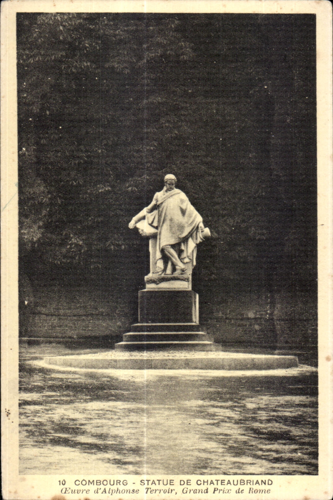 Combourg - Statue de Chateaubriand — œuvre d'Alphonse Terroir, Grand Prix de Rome