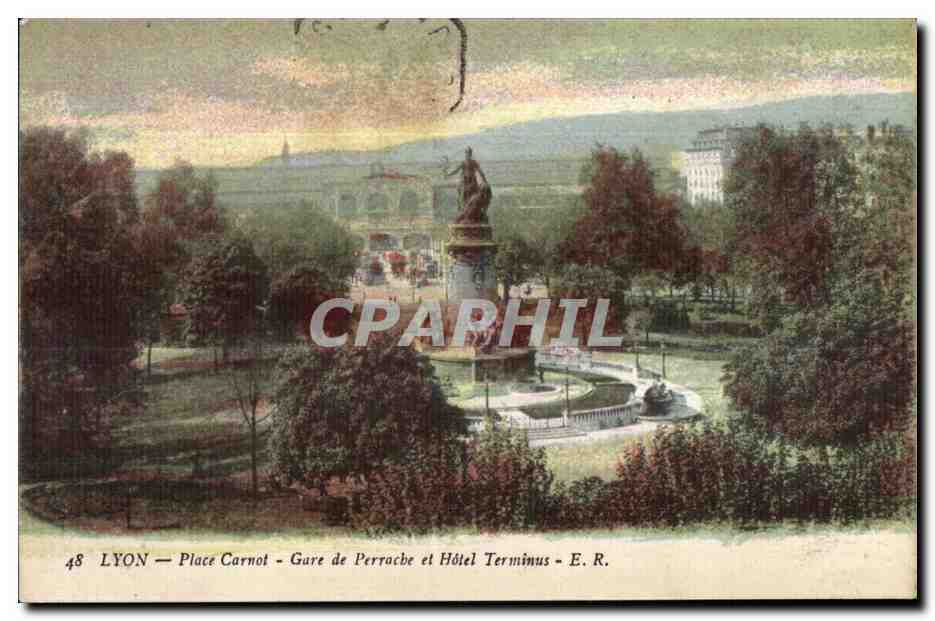 CPA Lyon Place Carnot Gare de Perracbe et Hotel Terminus