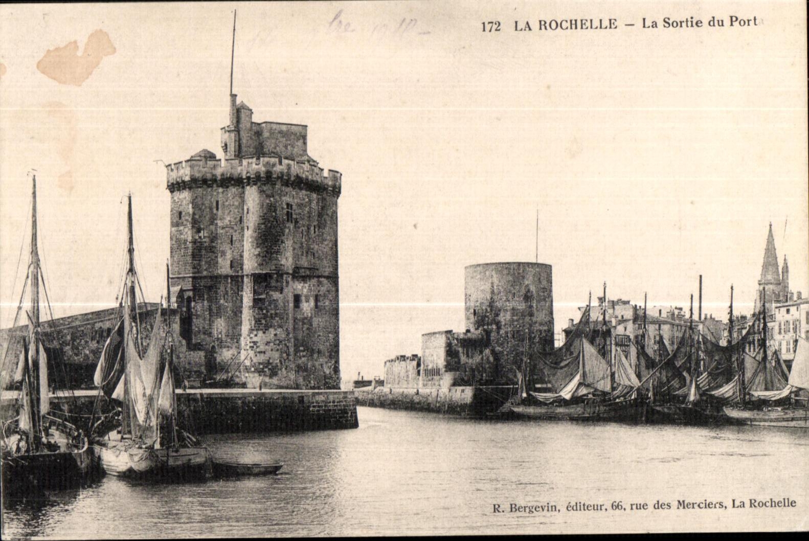 La Rochelle — La Sortie du Port — R. Bergevin, éditeur, 66 rue des Merciers, La Rochelle