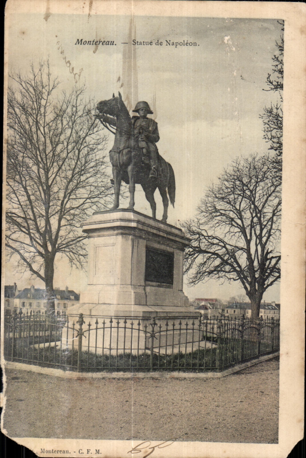 CPA Montereau Statue de Napoleon
