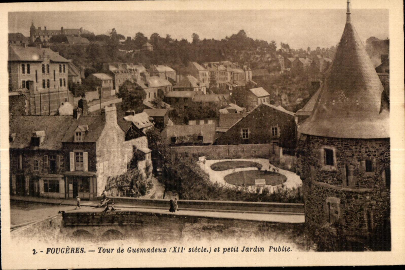 Fougères — Turm von Guemadeux (12. Jahrhundert) und kleiner öffentlicher Garten