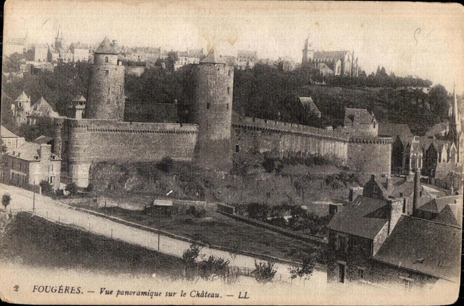 Fougères — Vue panoramique sur le Château — LL