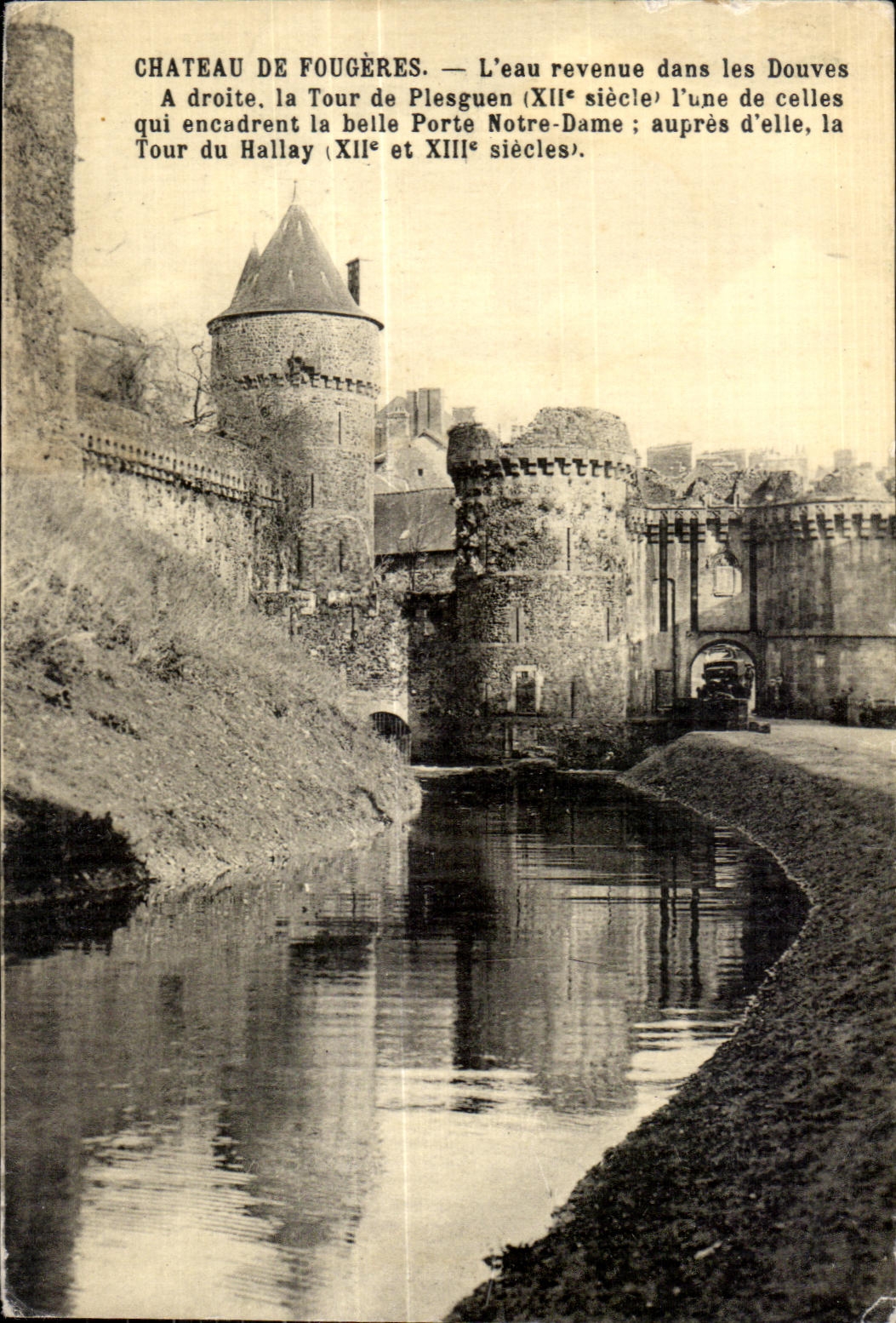 Château de Fougères — Vue des tours et de la porte Notre-Dame avec les Douves