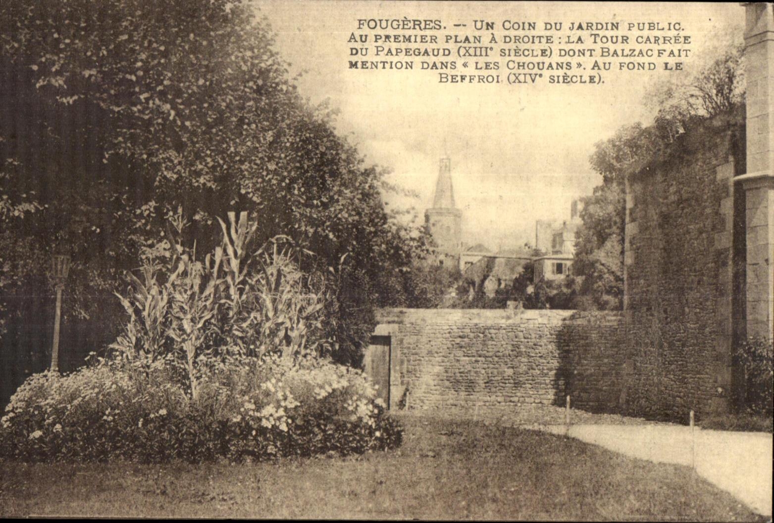 Fougères — Un coin du jardin public — Tour carrée (XIIIe siècle) et beffroi (XIVe siècle)
