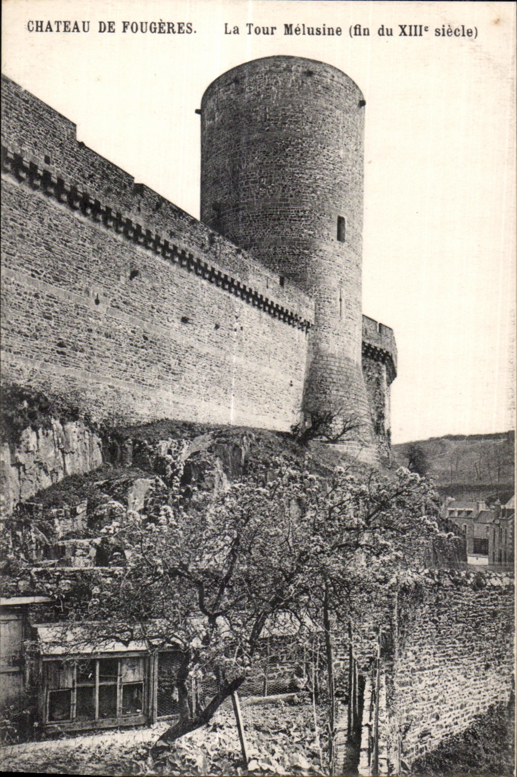 Château de Fougères — La Tour Mélusine (fin du XIIIe siècle) — Collection du Syndicat d'initiative — Cliché A.D. — N° 10
