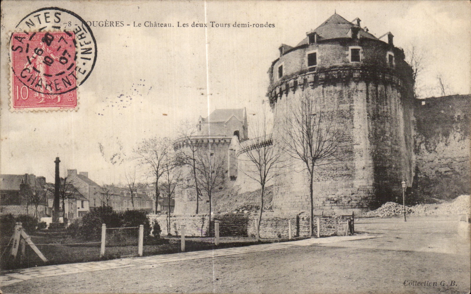 Tougères - Le Château. Les deux Tours demi-rondes — Collection G.B.