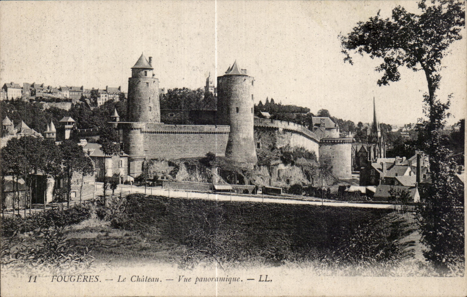 Fougères — Le Château — Vue panoramique — LL.