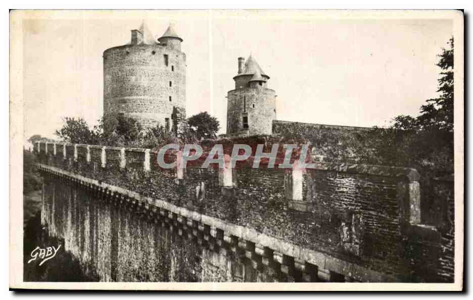 CPA Fougeres Le Chateau Les Tours Melusine et du Gobelin