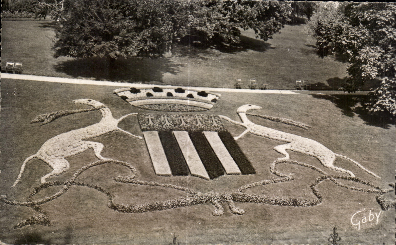 Jardin du Thabor — Parterre fleuri de l'Écusson — Éditions Gaby