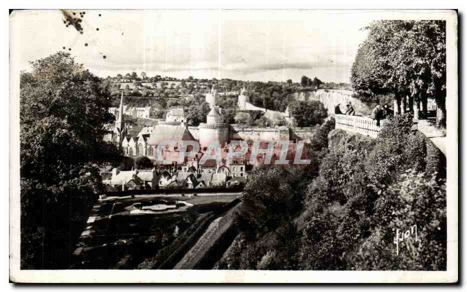CPA Fougeres (Ille et Villaine) Le jardin public