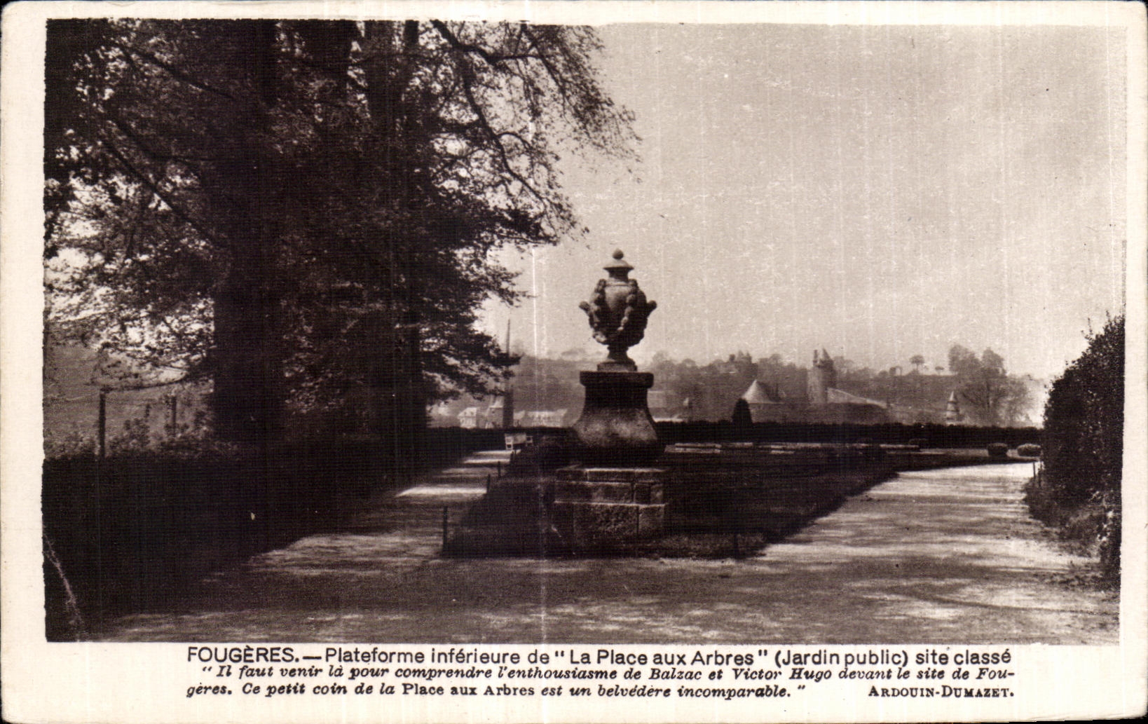 Fougeres — Plateforme inférieure de 'La Place aux Arbres' (Jardin public site classé) — Ardouin-Dumazet