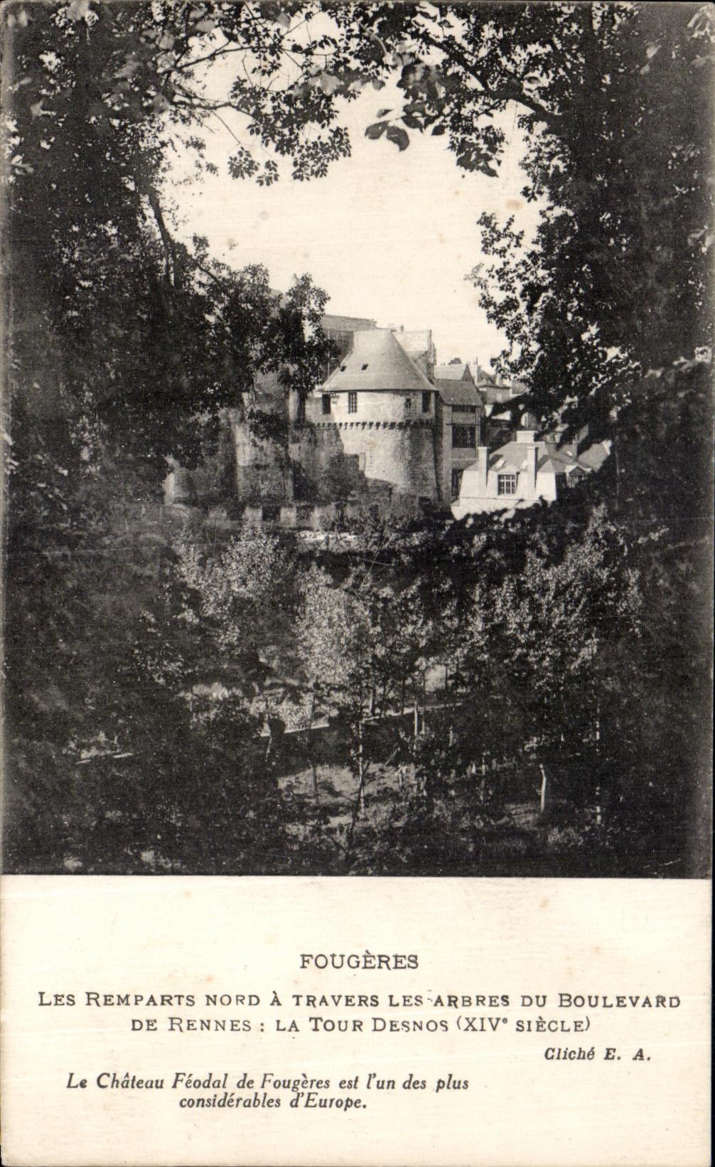 Fougères — Los Muros del Norte a través de los árboles del boulevard, la Torre Desnos (siglo XIV) — Cliché E. A.
