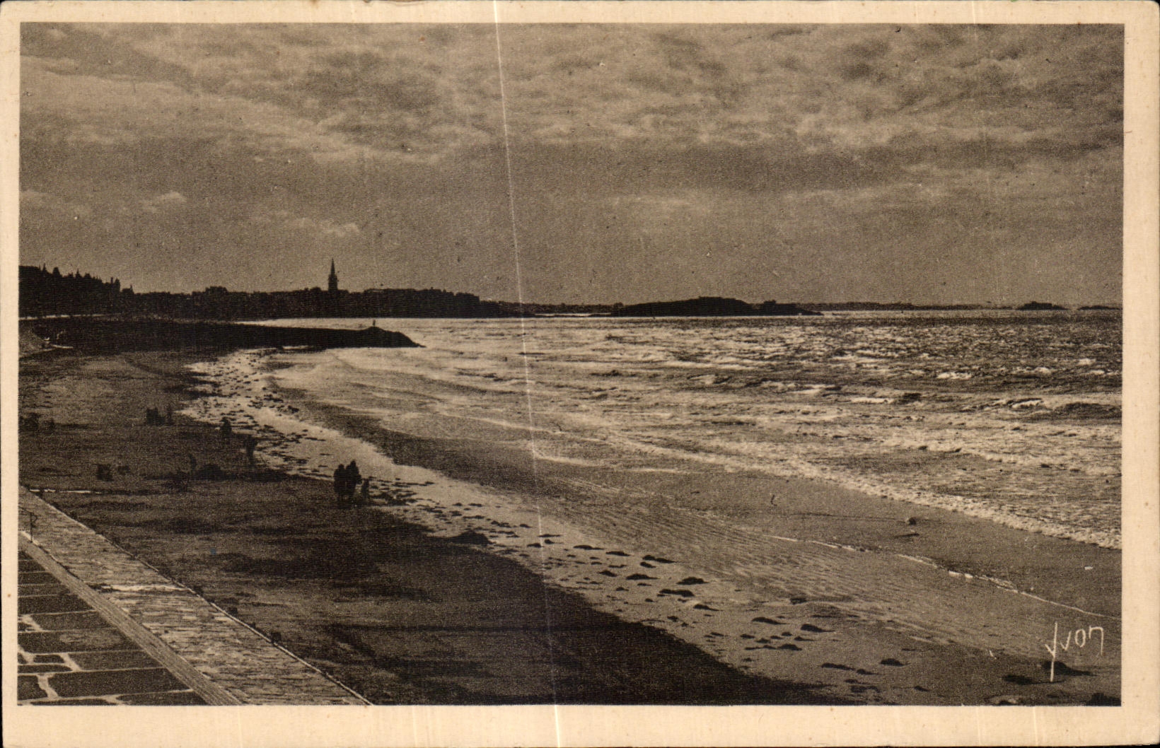 La Plage, au loin Saint-Malo — Côte d'Émeraude (I.-et-V.) — Éditions d'Art YVON, Paris