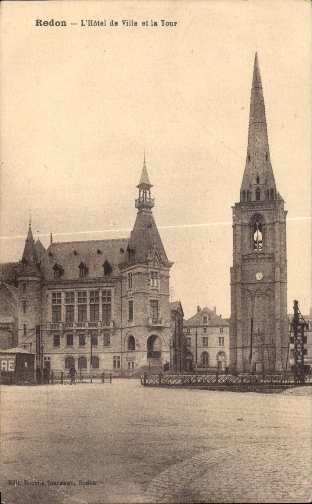 CPA Redon L Hotel de Ville et la Tour