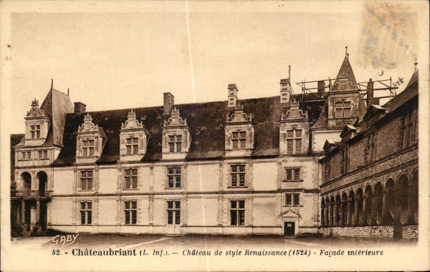 CPA Chateaubriant Chateau de style Renaissance Facade Interieure