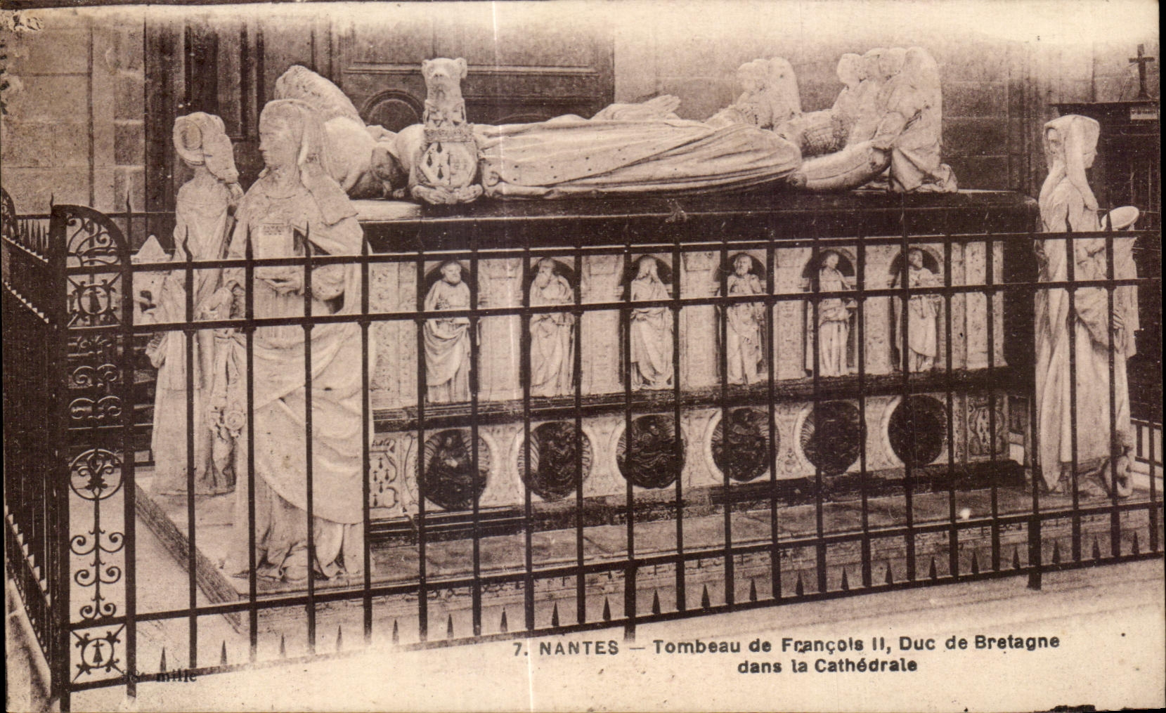 CPA Nantes Tombeau de Francois ii Duc de Bretagne dans la Cathedrale