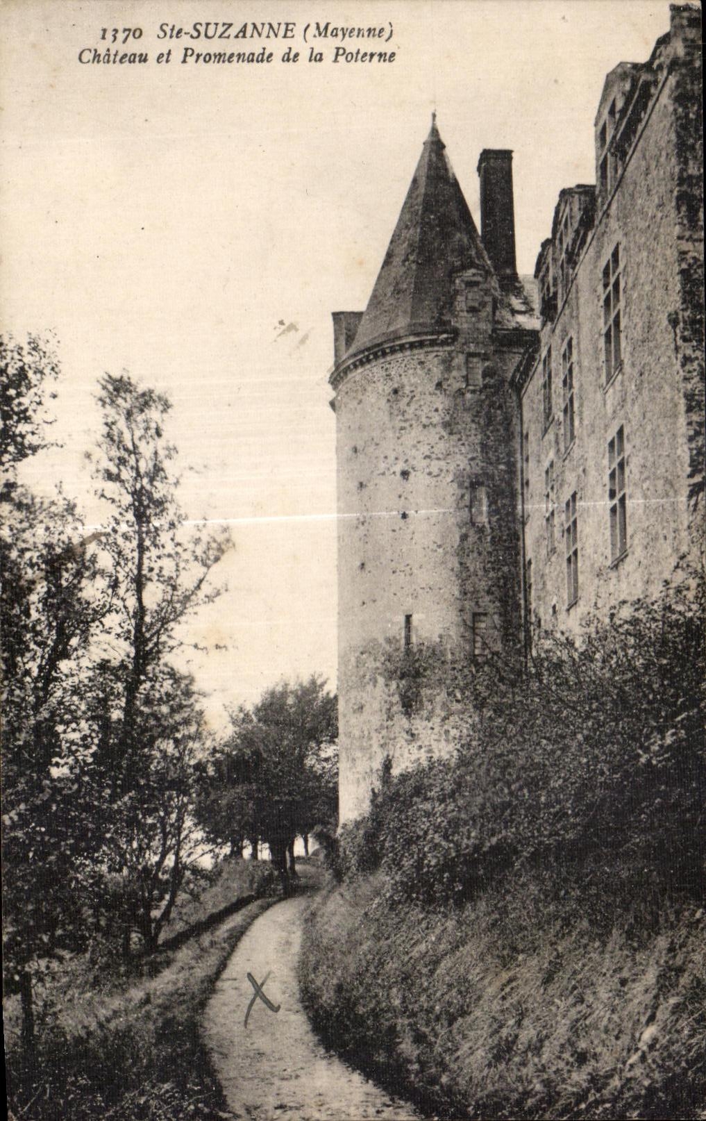 CPA Ste Suzanne (Mayenne) Chateau et Promenade de la Poterne