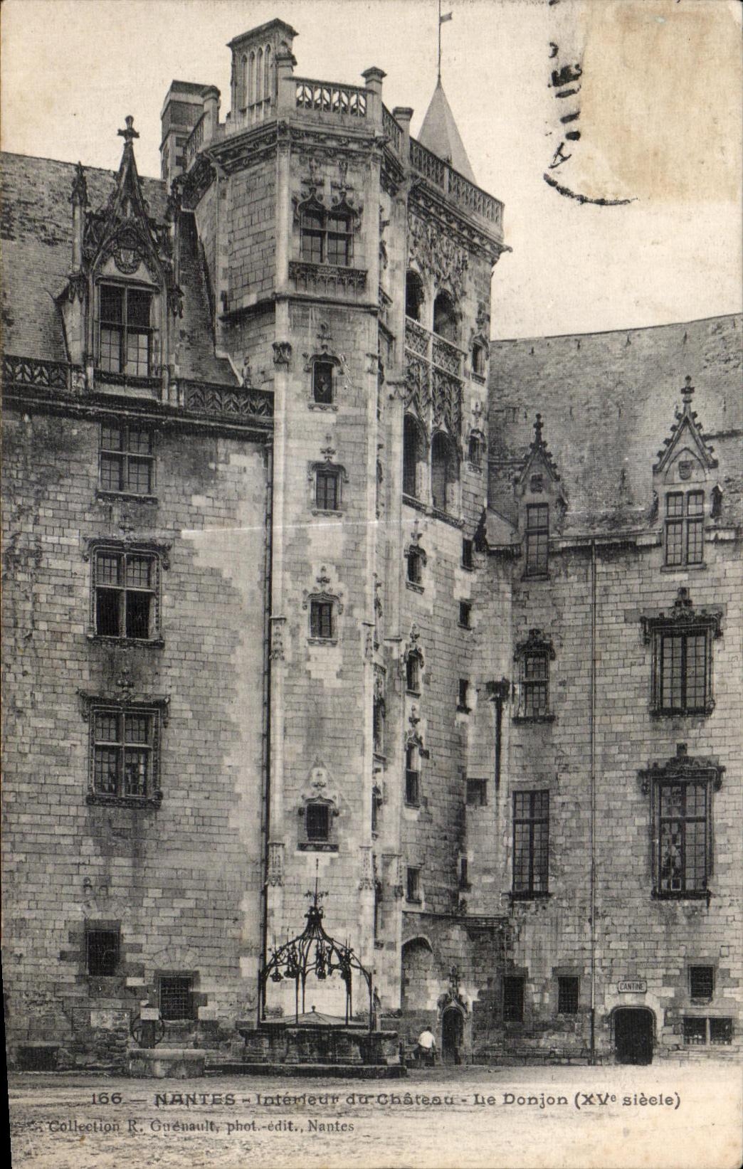 CPA Nantes Interieur dir Chateau Le Donjon