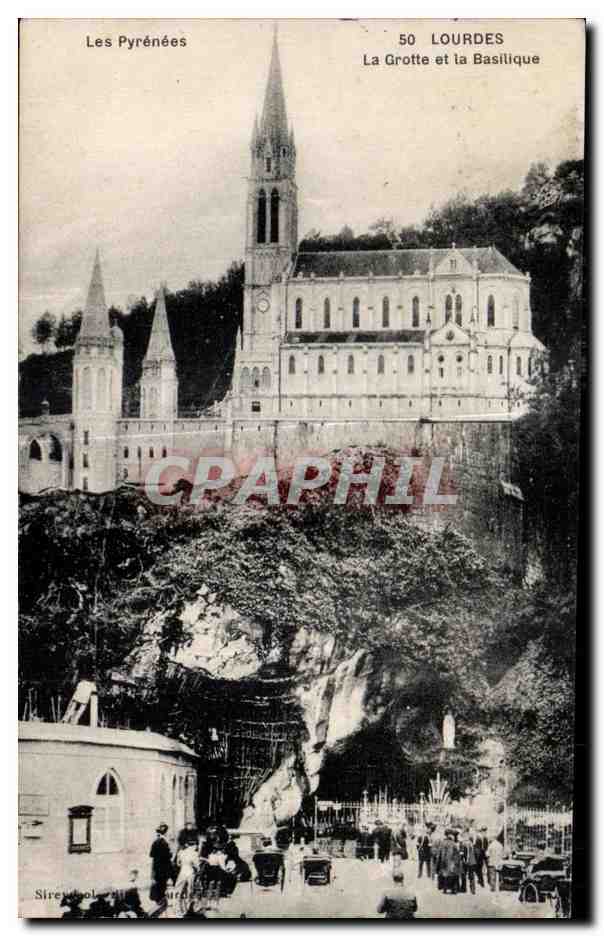 CPA Les Pyrenees Lourdes la Grotte et la Basilique