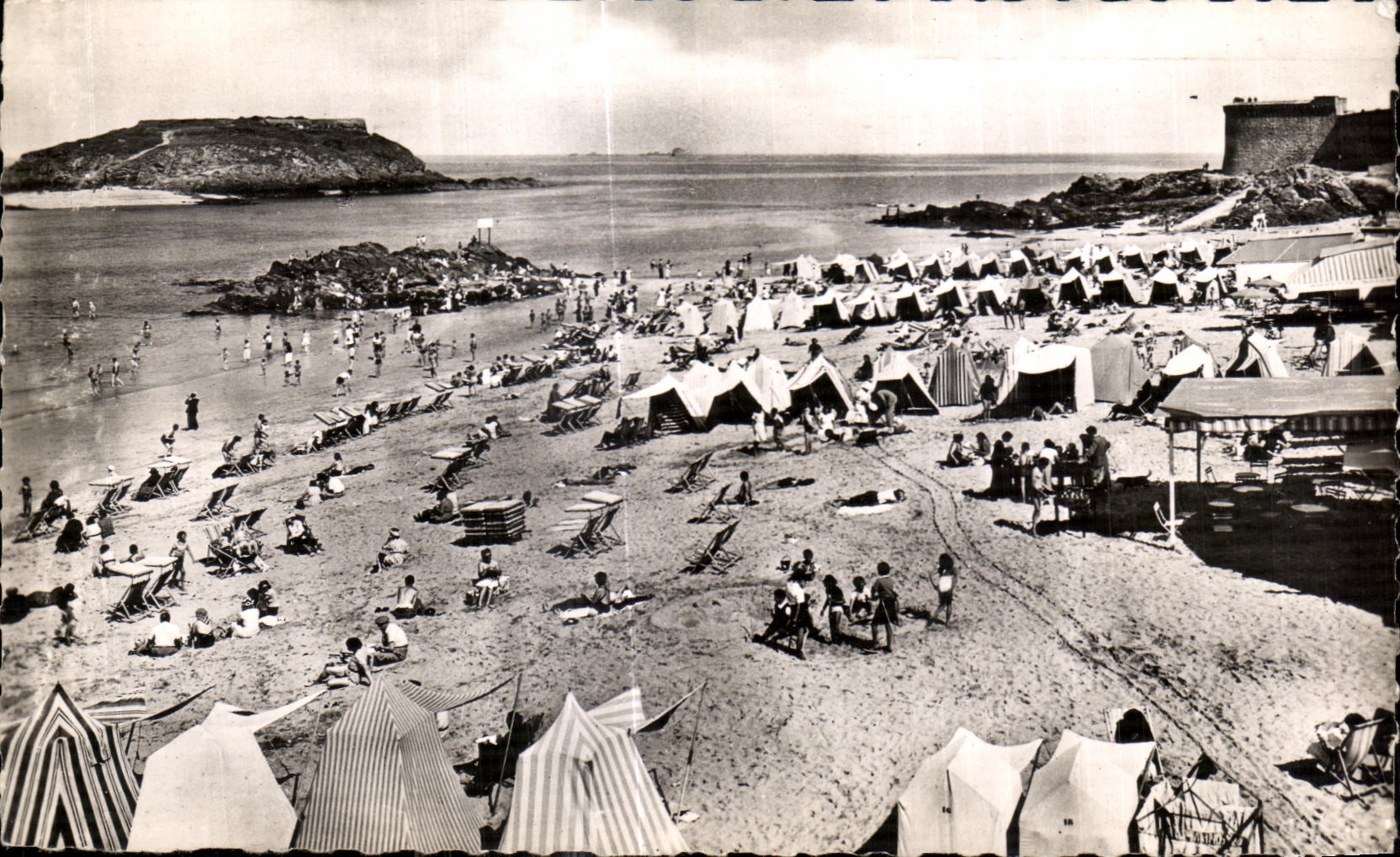 Plage du Bon Secours — Saint-Malo — Éditions du Globe, Paris