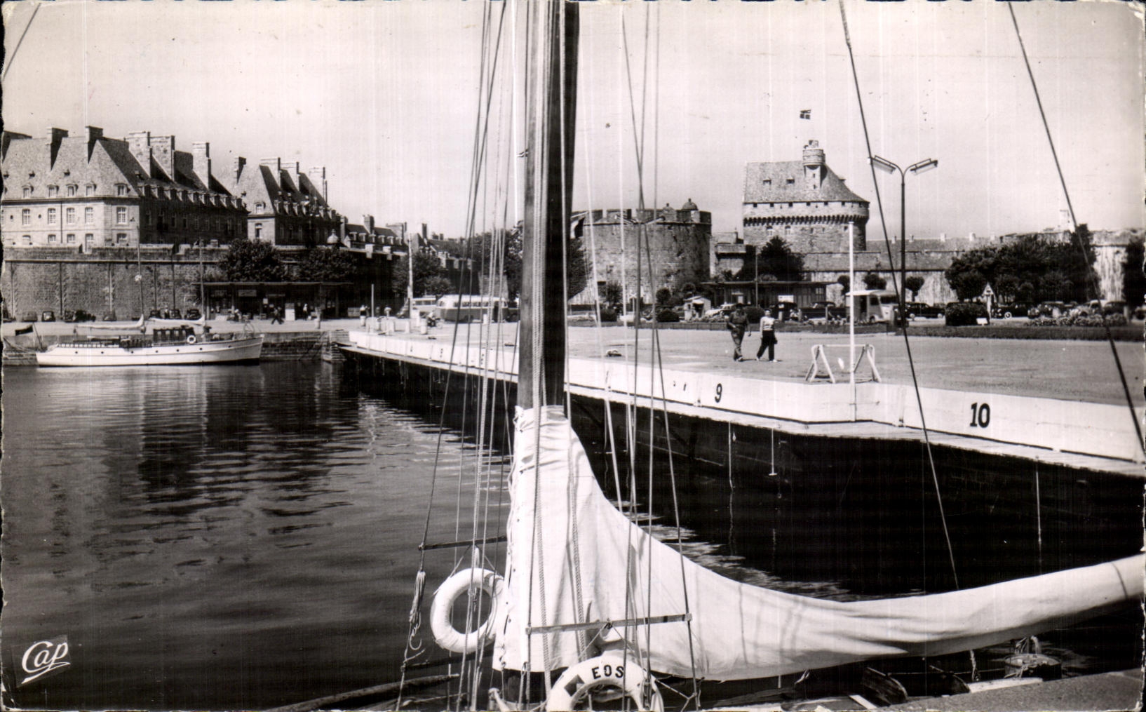 Saint-Valery-sur-Somme — Le Bassin vers le Château — Cap