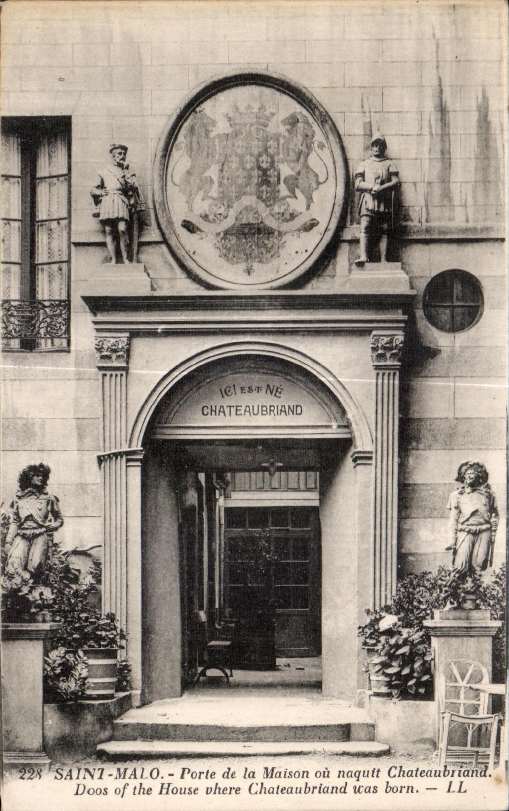 CPA St Malo Porte de la Maison ou naquit Chateaubriand Doos of the House vhere Chtateaubriand was born