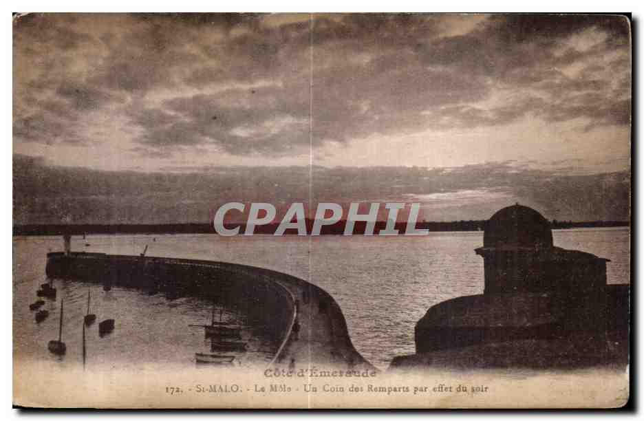 CPA St Malo Le Mole Un Coin des Remparts par effet du soir