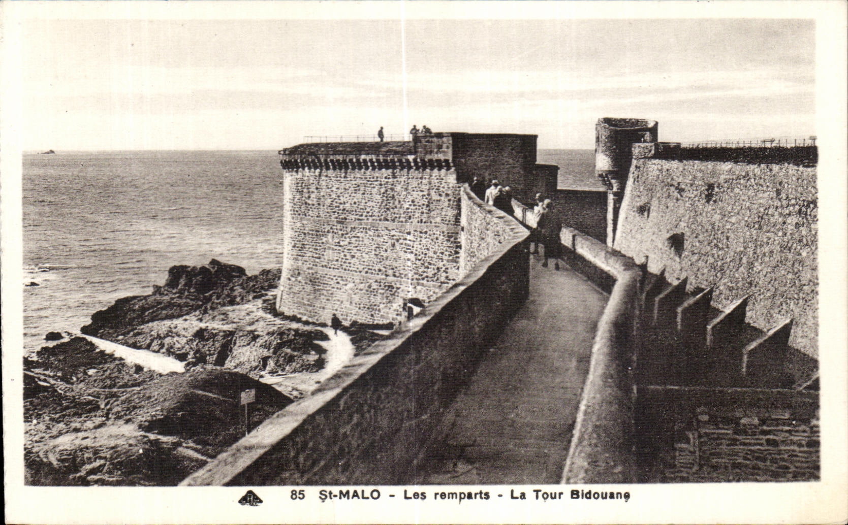 St-Malo - Les remparts - La Tour Bidouang — éditeur CPAPHIL, n° 85