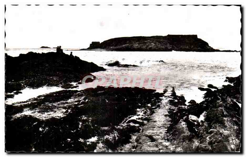 Brestagne — Vue du port et de l'île — Éditions du Globe, n°35