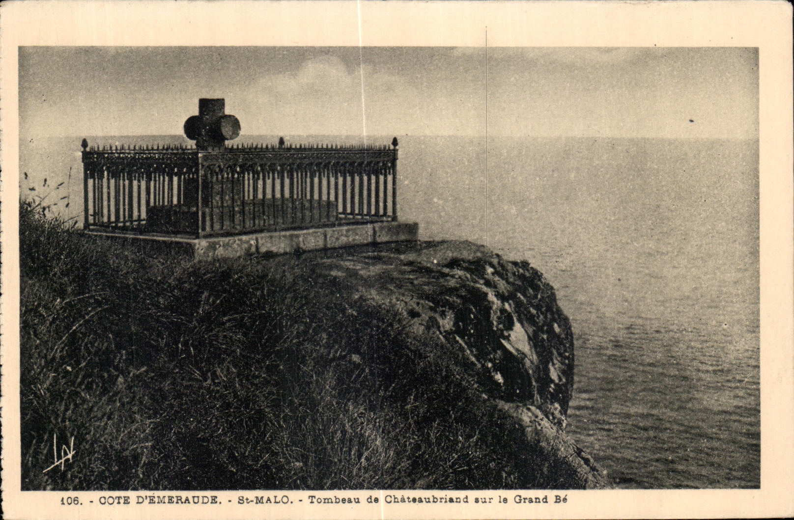 Tombeau de Châteaubriand sur le Grand Bé — Côte d'Émeraude, St-Malo