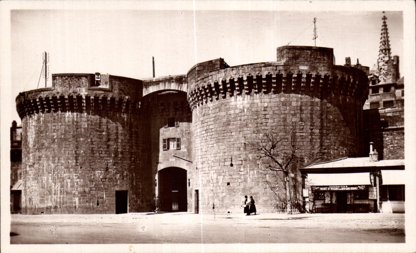 Saint-Malo - La Grande Porte (XVe siècle) — éditeur Real-Photo, n° 35