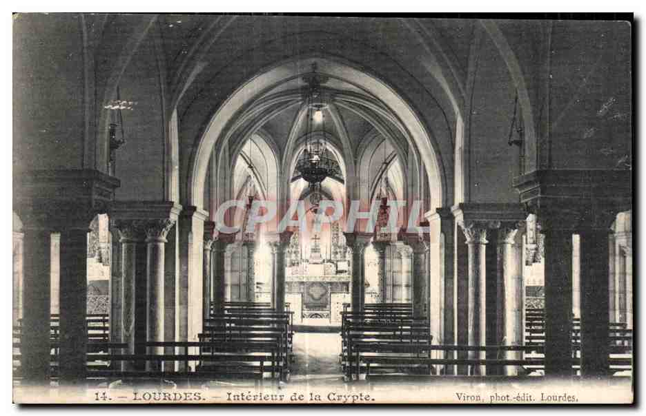 CPA Lourdes Interieur de la Crypte
