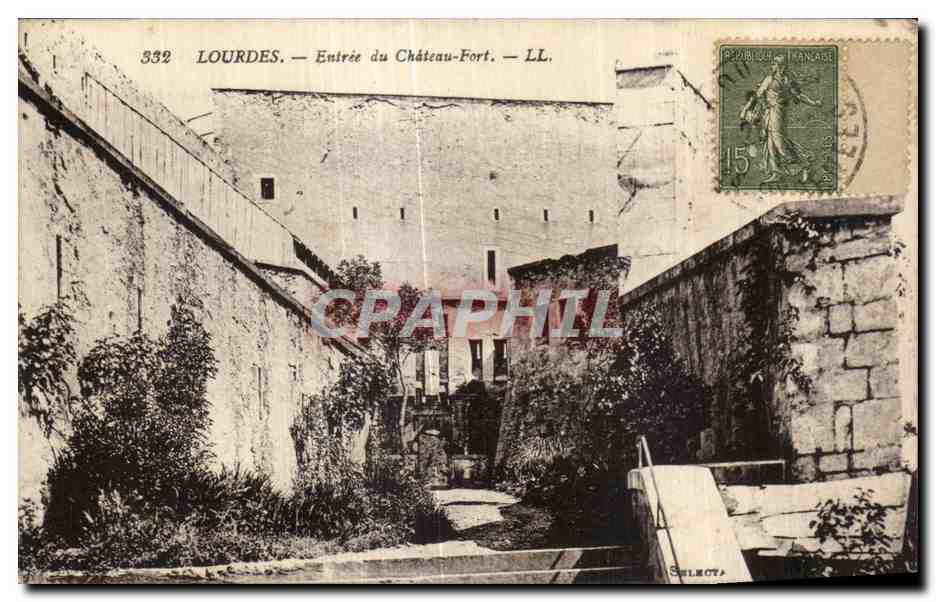 CPA Lourdes Entree du Chateau Fort