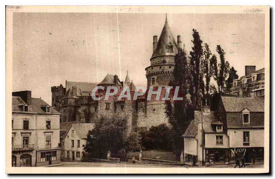 Château de Laval — vue générale — éditeur Yvon, n° 101