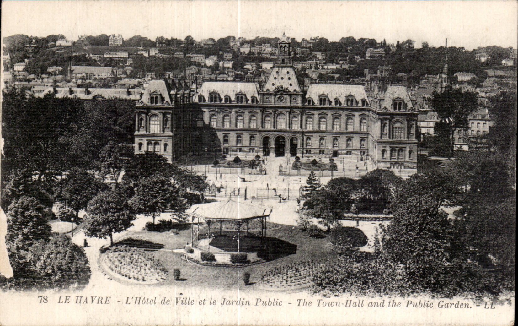 CPA Le Havre L Hotel de Ville et le Jardin Public