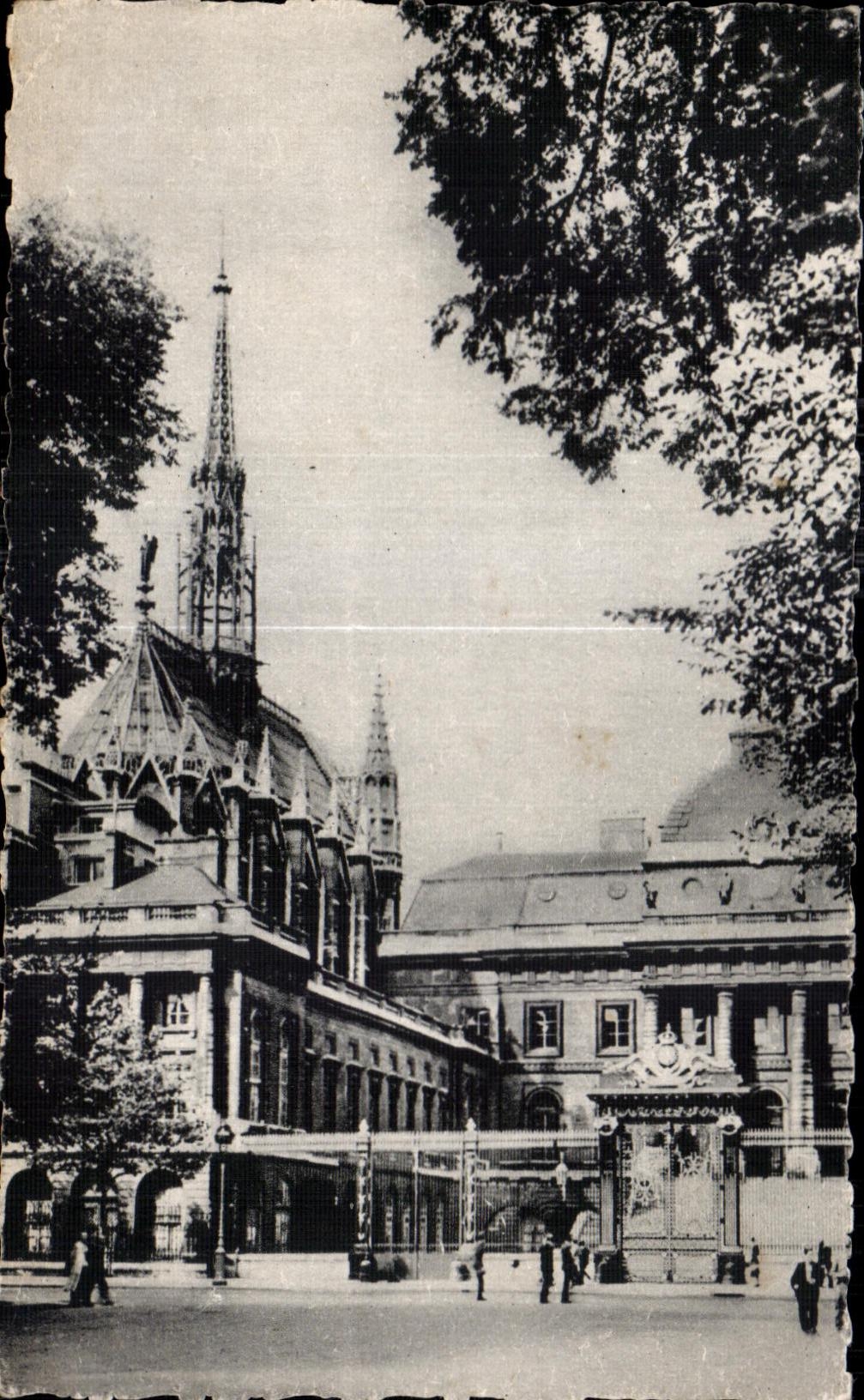 CPA Paris La Palais de Justice et la Chapelle
