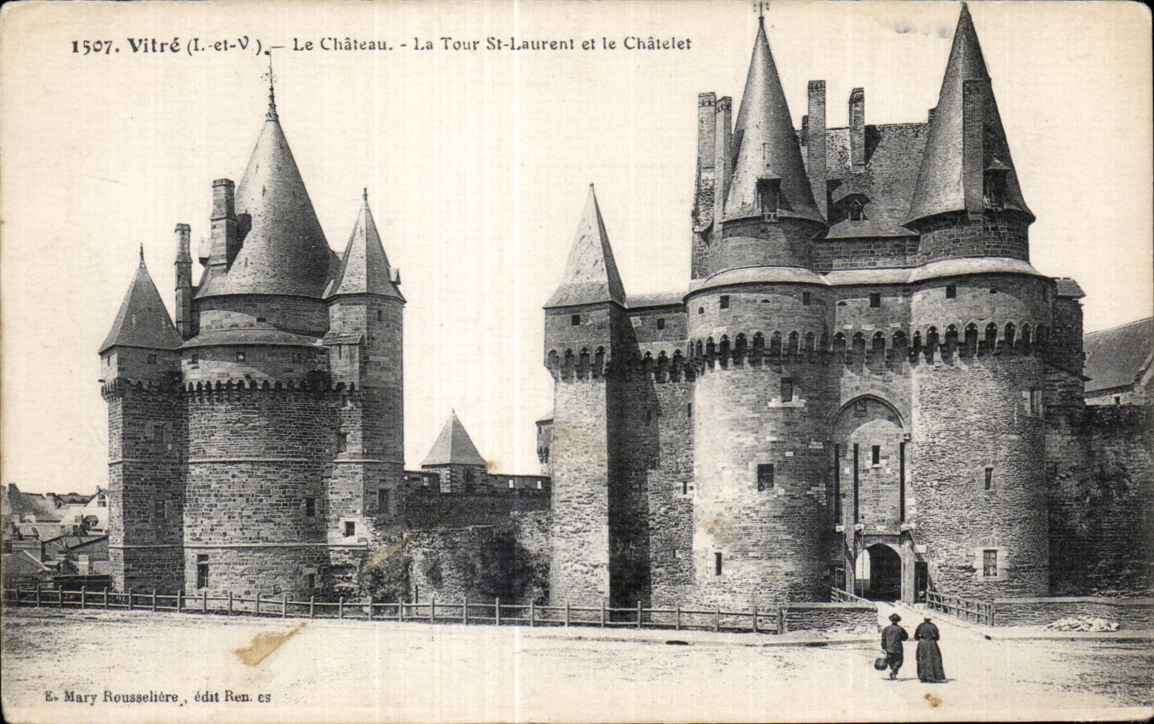 Vitré (Il-et-V) — Le Château, La Tour St-Laurent et le Châtelet — E. Mary Rousselière, édit Ren. cs